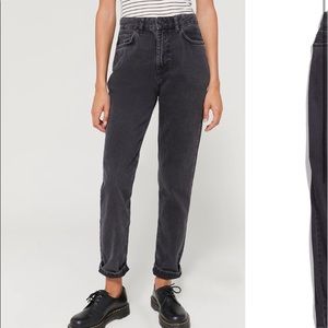 URBAN OUTFITTERS BLACK MOM JEANS